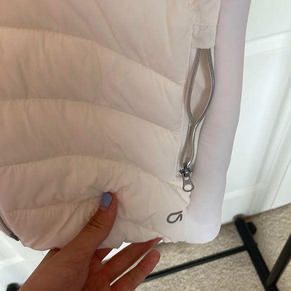 Gap Fit White Puffer Vest with Hood Size XS - Picture 4 of 4